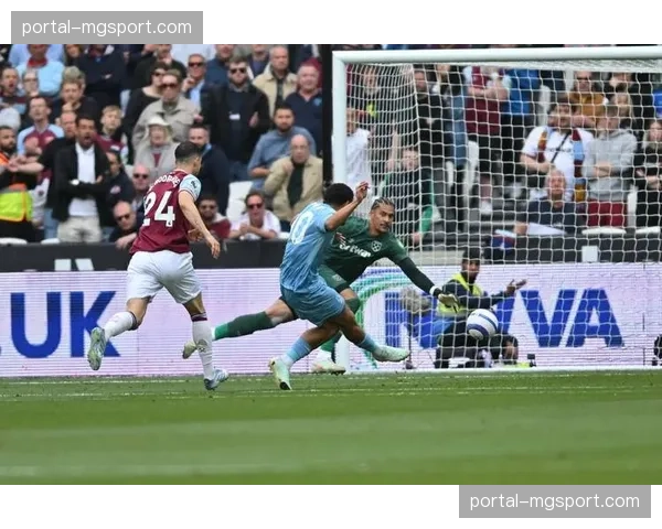 诺丁汉森林双后腰专注拦截扫荡 米伦科维奇统领后防提升稳定性